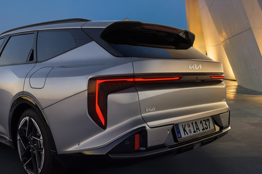 Kia K4 Sportswagon Back