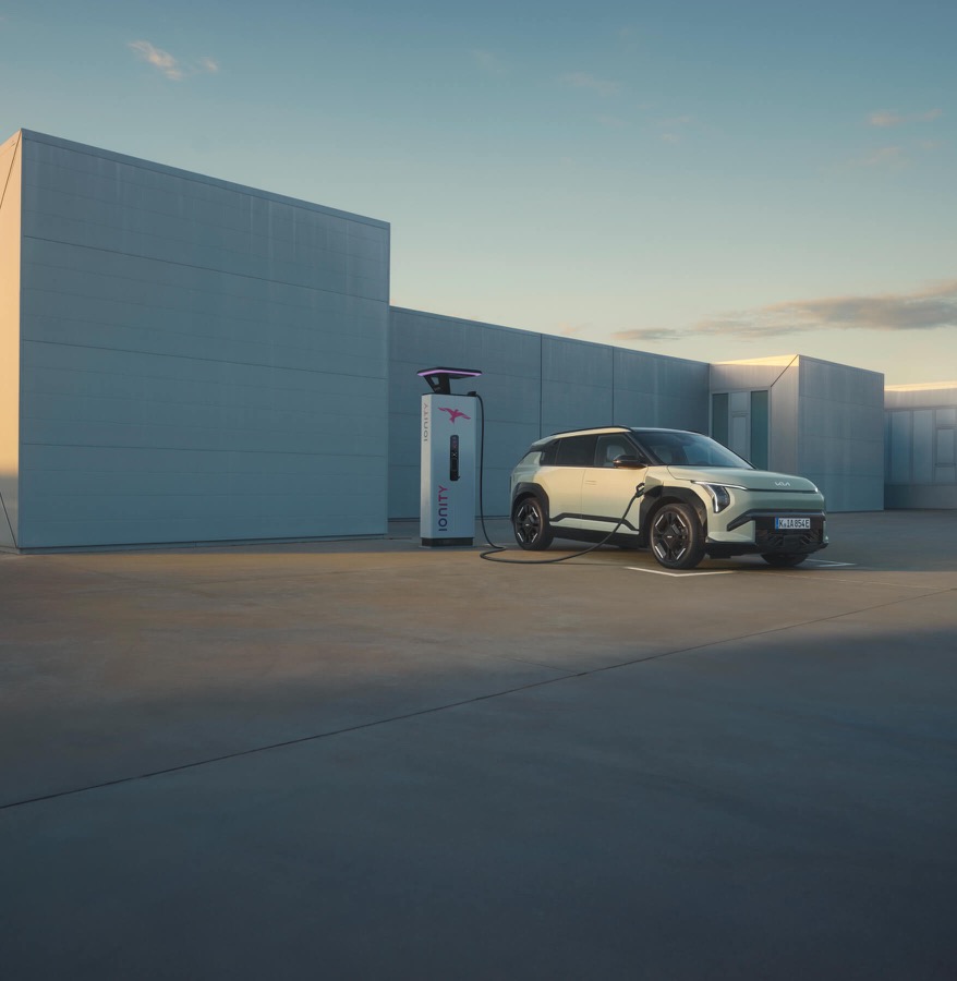 Kia EV9 an einer IONITY Ladesäule.