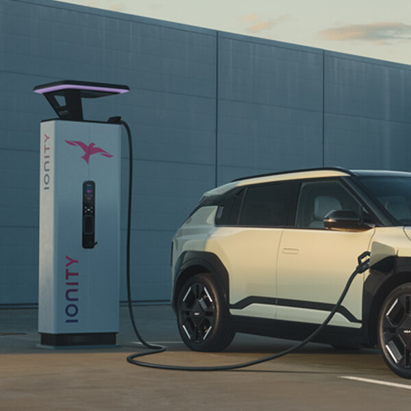Kia EV3 an einer IONITY Ladestation