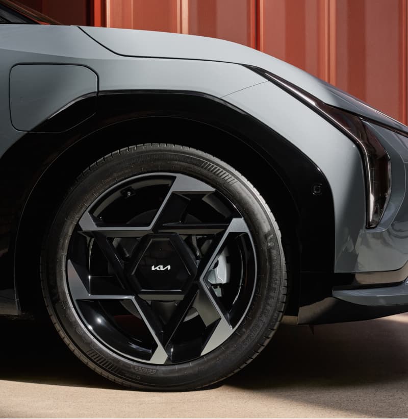 Neue Kia Kompletträder auf einem Kia EV4.